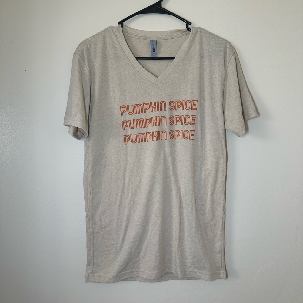 ⚫️Cream V-Neck‎ T-Shirt with Pumpkin Spice Print